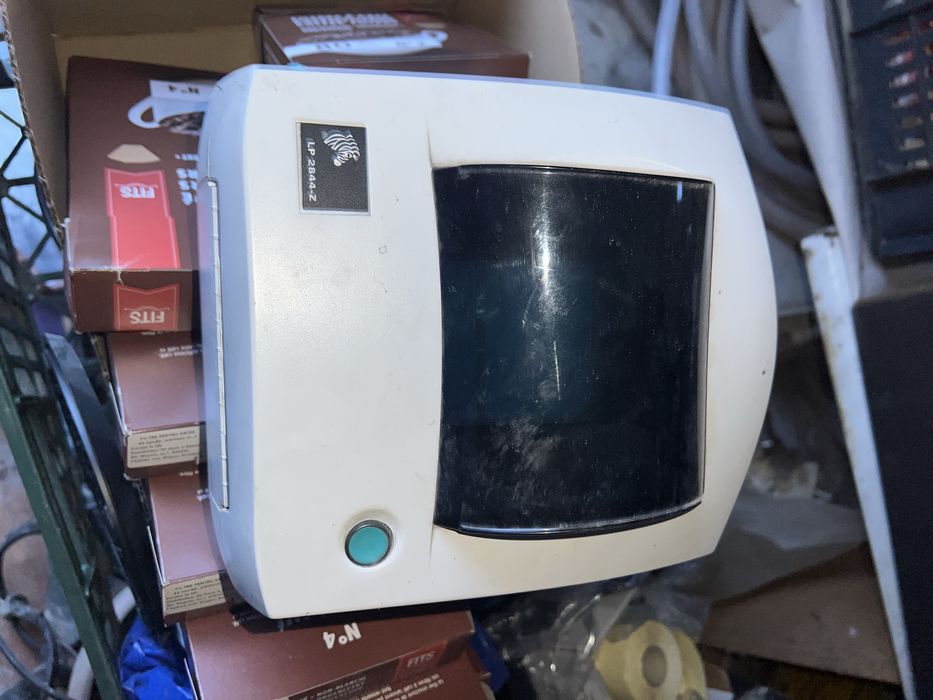 Monitoare touch screen , cântare comerciale ,calculatoare etc