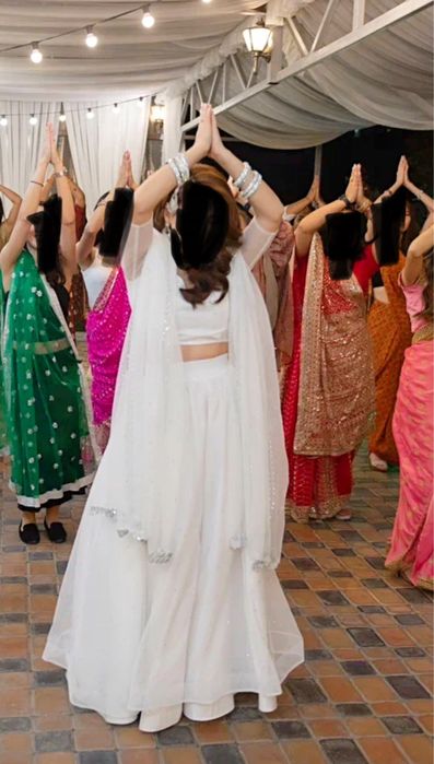 Шикарное сари ( белое платье)