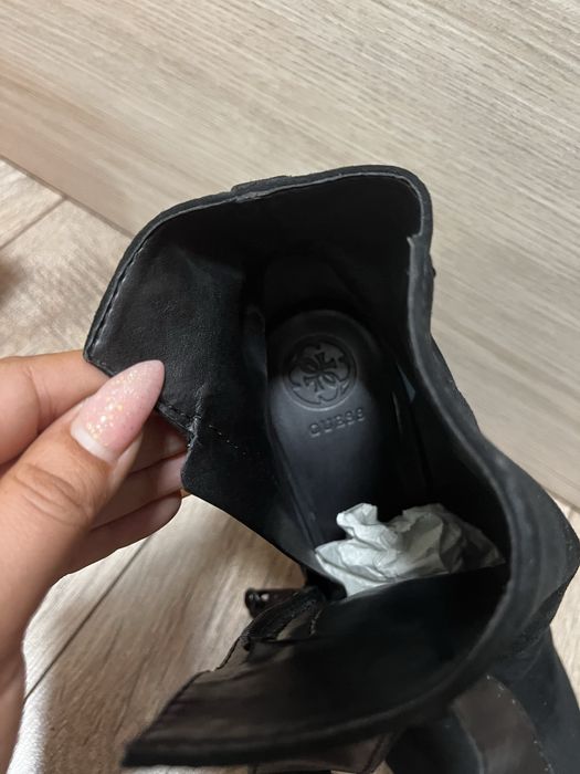 Сандали на ток Guess