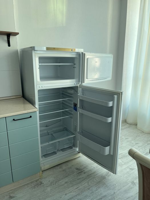 Продам холодильник и микроволновую печь