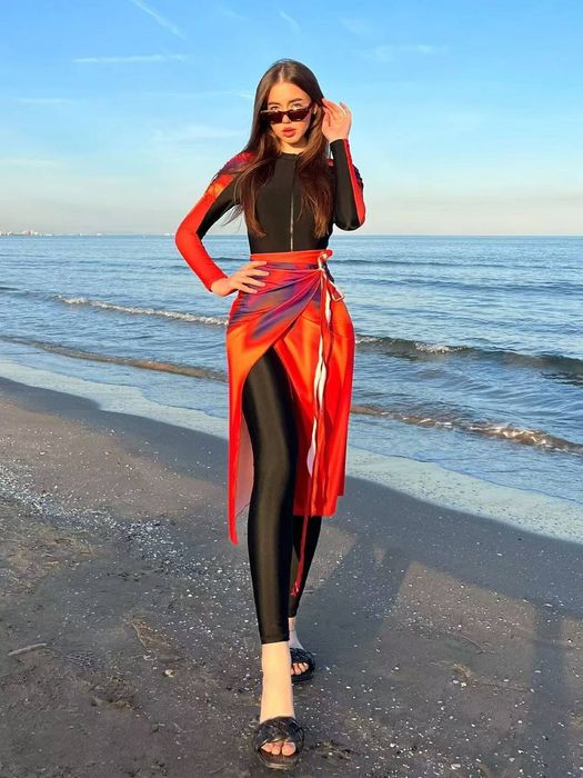 Продаю купальники новые