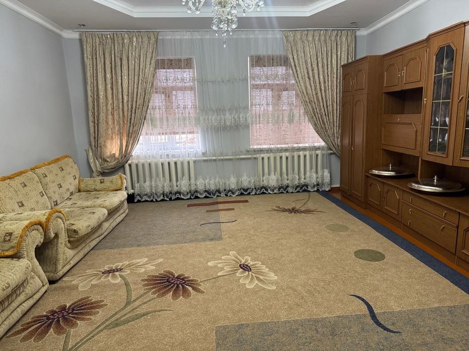 Үй сатылады 8 бөлмелі
