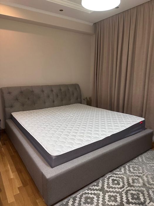 Кровать с матрасом