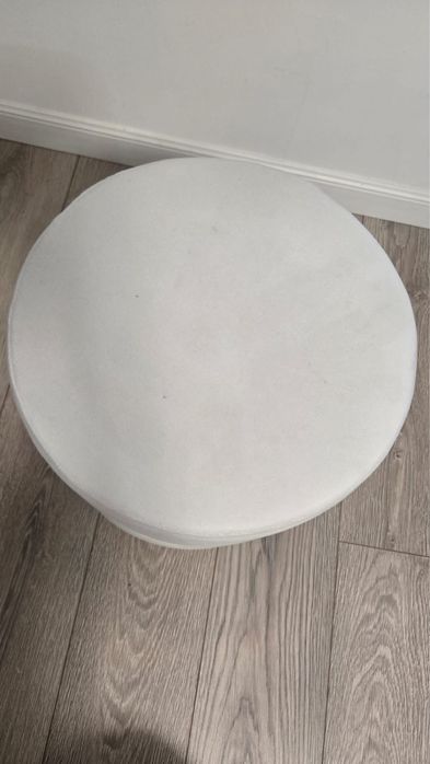 Туалетный столик, зеркало, пуфик