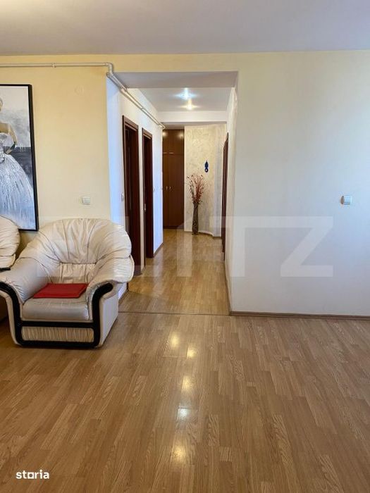 Apartament de vanzare, 4 camere, cu parcare inclusa, Zona Sud