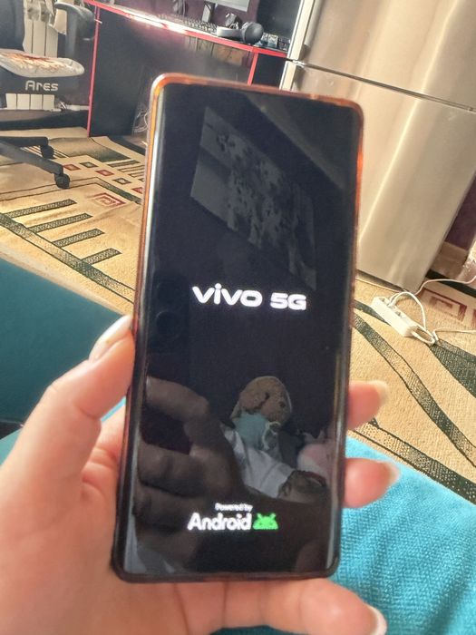 Продам телефон Vivo v30e.