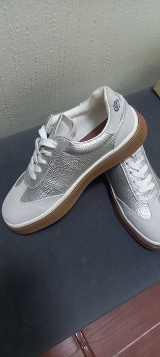 Кроссовки 36размер женск