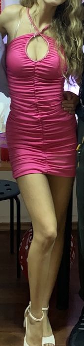 Rochie roz scurta mulata cu decolteu