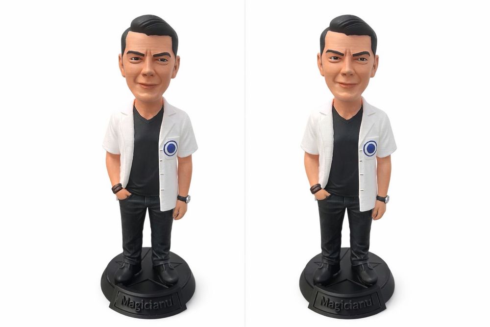 figurina pictata manual