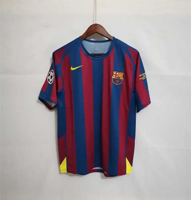 Tricou Barcelona 05/06 Home Kit Retro - Ronaldinho 10 Fan Version