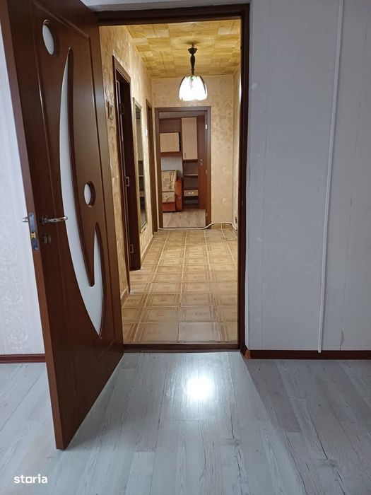 Vand apartament cu 2 camere decomandate