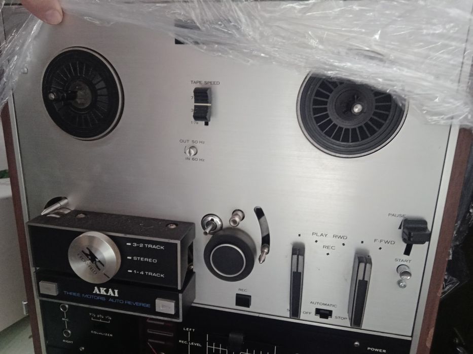 Lot 4 magnetoane Akai