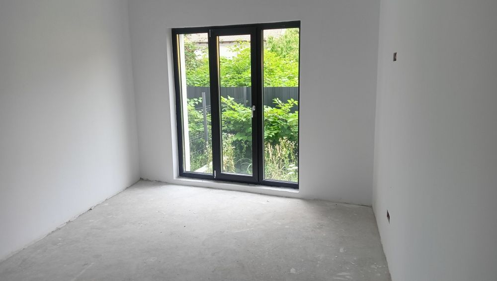 Proprietar Apartamentm 80 m3 camere  curte proprie 96 m