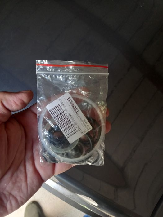 Продам сальники на домкрат