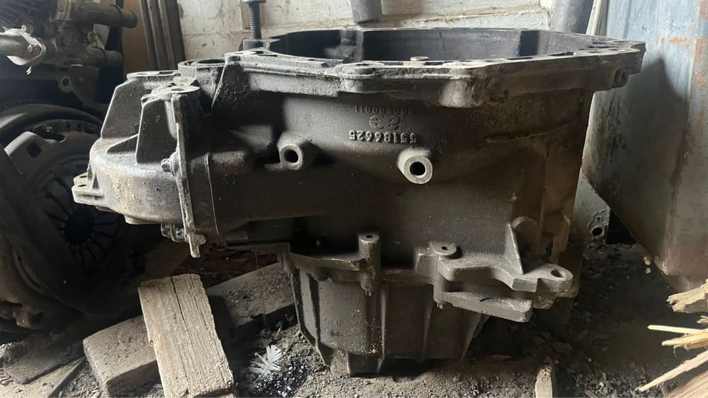 Автозапчасть (каробка механика)