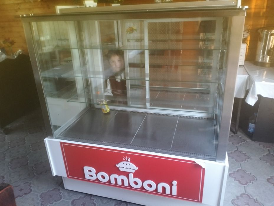 Витринная холодильник