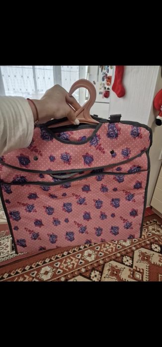 Продам цехов для одежды девочки.