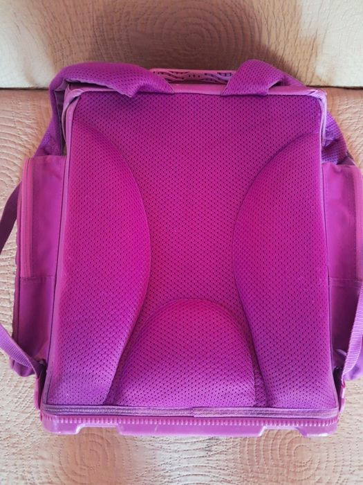 Продавам детска ученическа раница.