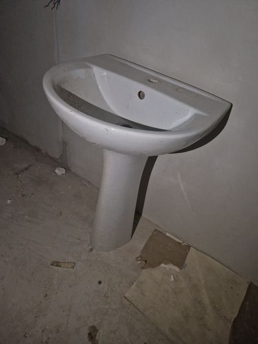 Продам Умывальник с пьедесталом