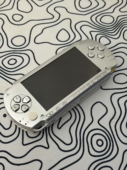 PSP-2000(Slim) Ice Silver