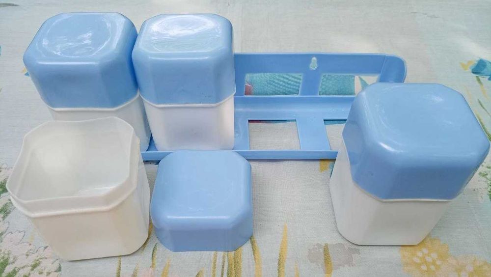 Декоративное блюдо и набор для специй из пластика