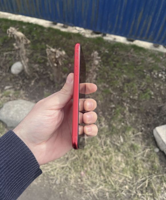 Продам телефон Айфон 11