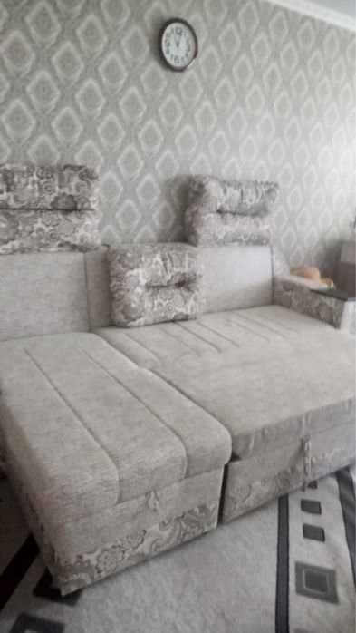 Продается угловой диван и кресло