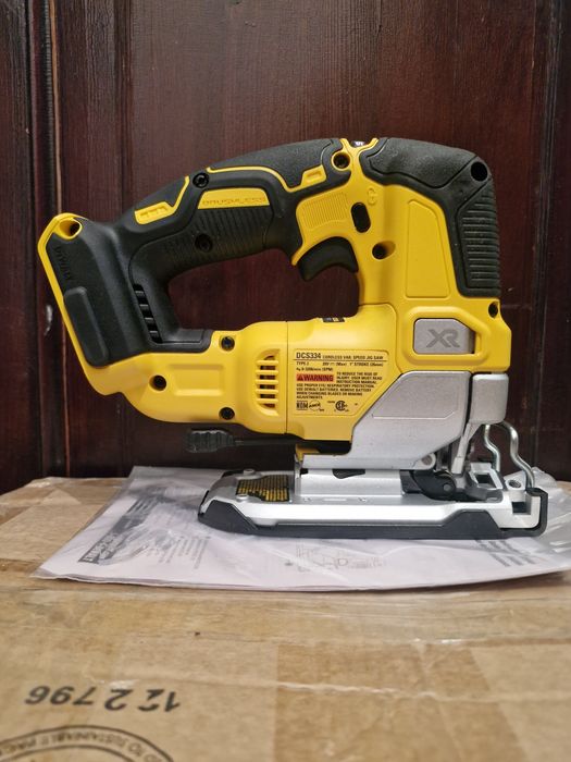 Dewalt DCS 334 лобзик