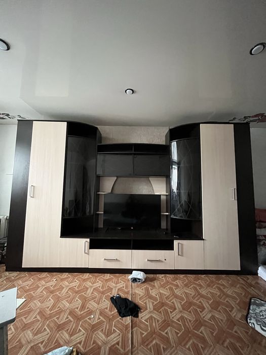 Стенка  в хорошим состояние