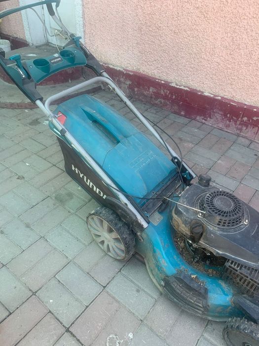 Продам газонокосилку