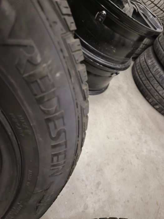 2 anvelope iarna Vredestein 185 65 15 ca și noi