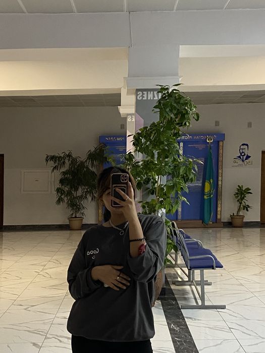 Толстовка с надписью GOOD