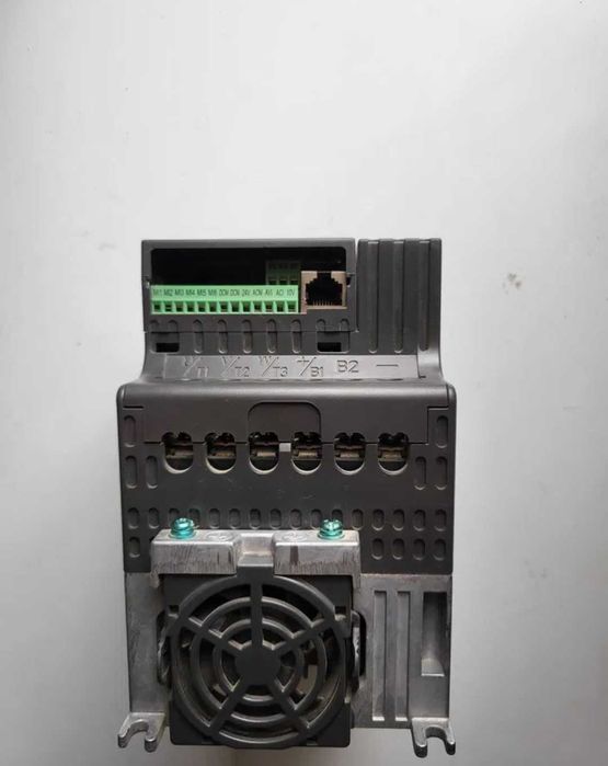 Convertizot tensiune frecventa VFD037E43A