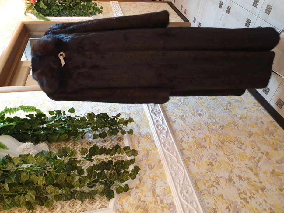 Очень Красивая Норковая Шуба длинная "В пол" с отличным густым мехом.