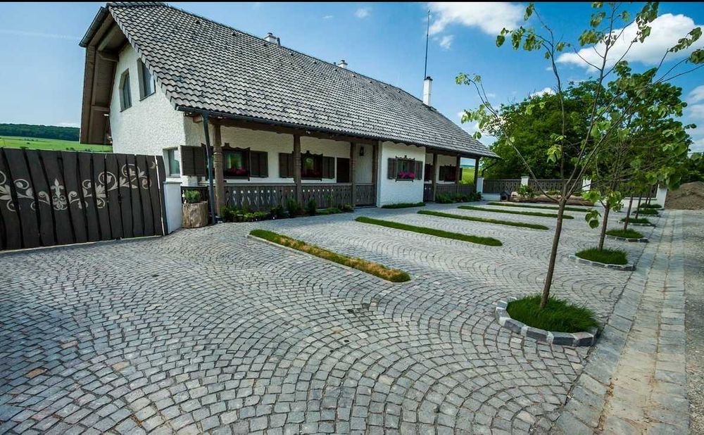 Piatra Cubică de Bazalt – Finisaj Profesional pentru Exterior