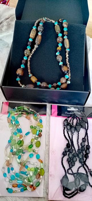 Актуален гердан с дървени елементи