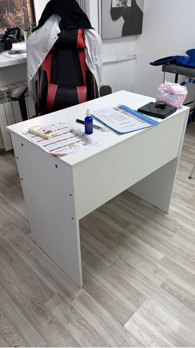 Небольшой стол легкий и удобный гоголя 34 а продам