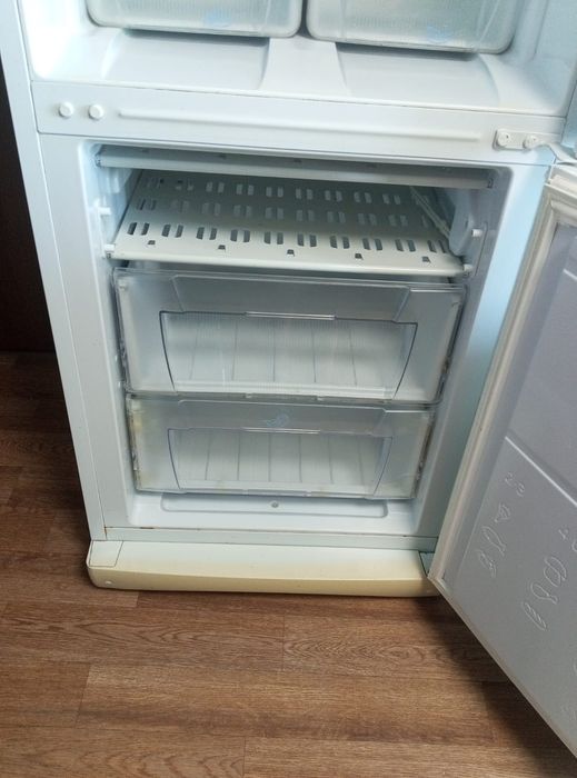 Холодильник Indesit