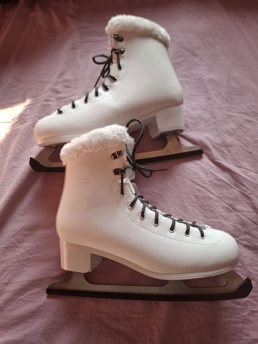 Кънки за лед.    .