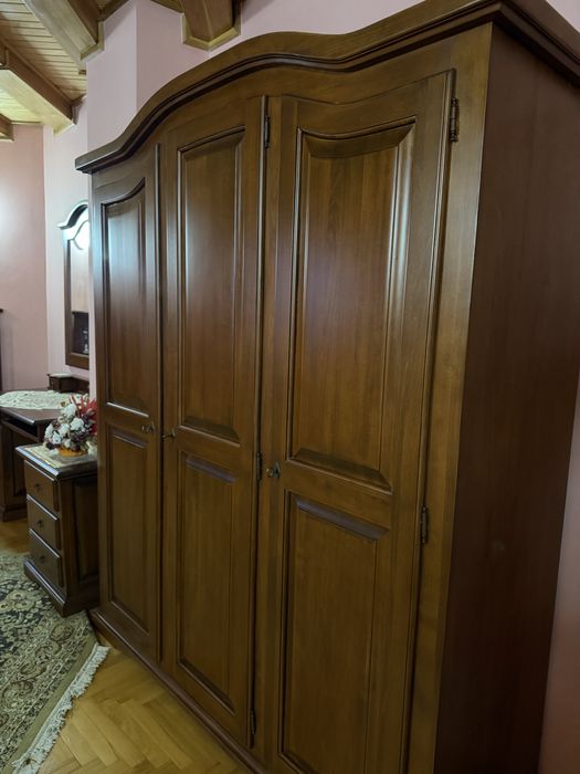 Mobila din lemn masiv