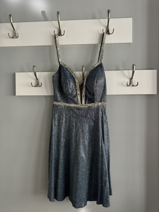 Елегантна, официална вечерна парти рокля -червена и бляскава