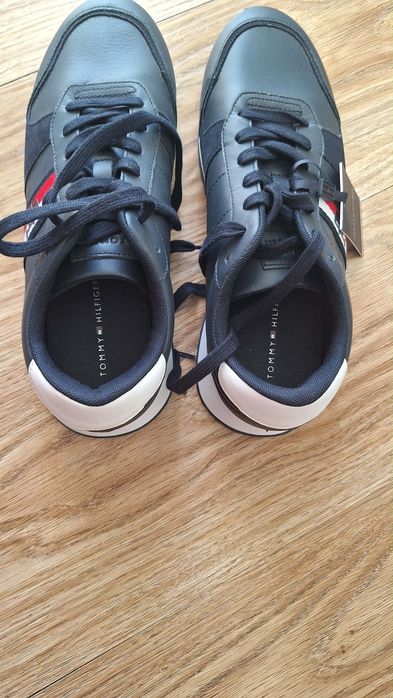 Продавам Tommy Hilfiger обувки 43-44 номер