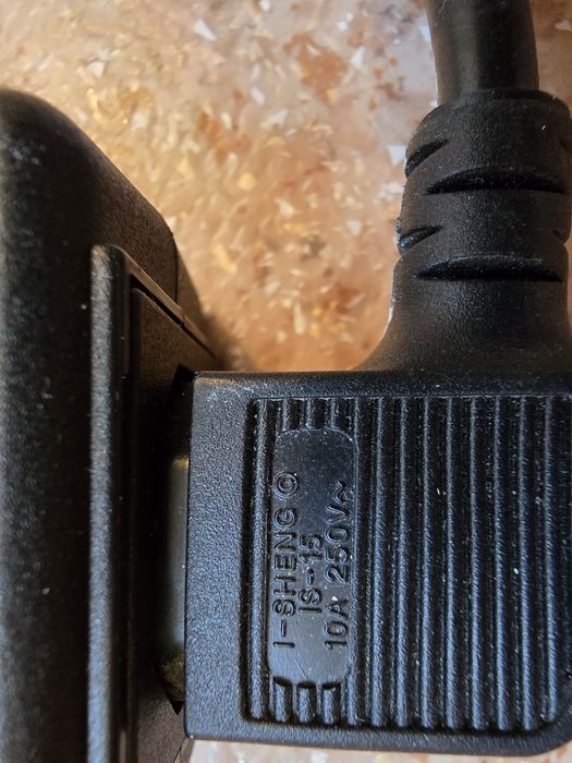 Продам зарядку для HP