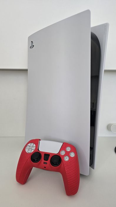 PlayStation 5 (белая, дисковод) + геймпад DualSense