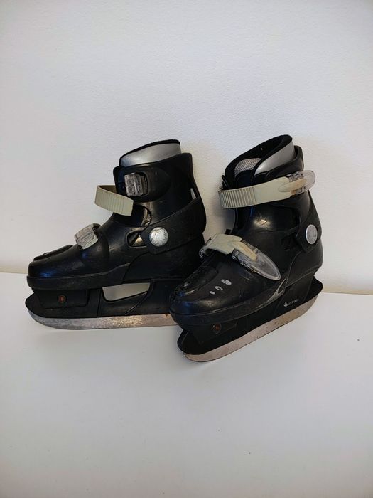 Patine de gheață reglabile, marca Ontario.