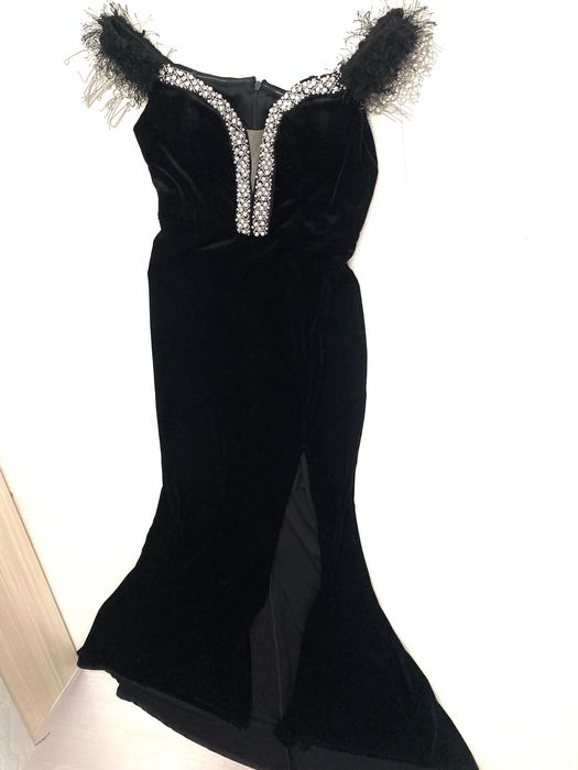 Елегантна дамска рокля