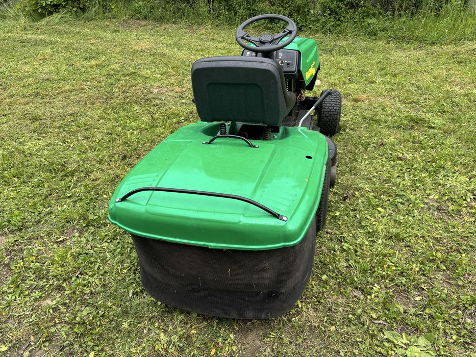 Tractoras de tuns gazonul