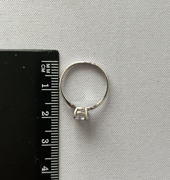 Серебряное кольцо с фианитом