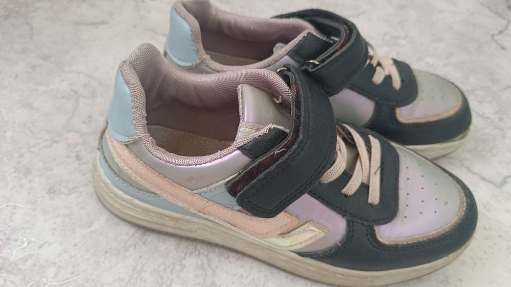 Продам детскую обувь