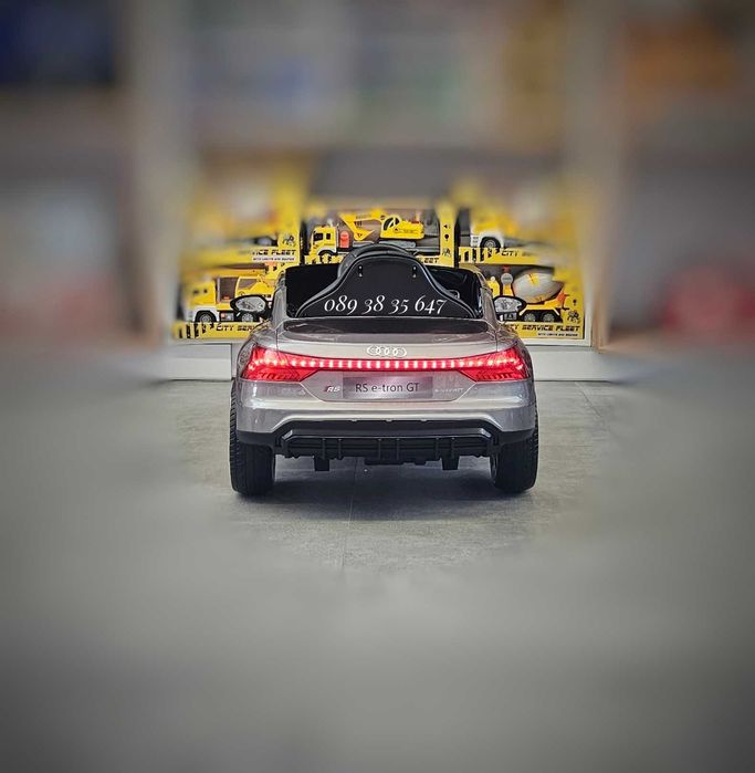 ТОП ЦЕНА!НОВО!Акумулаторна кола AUDI RS E-TRON с 12V,EVA ГУМИ,металик